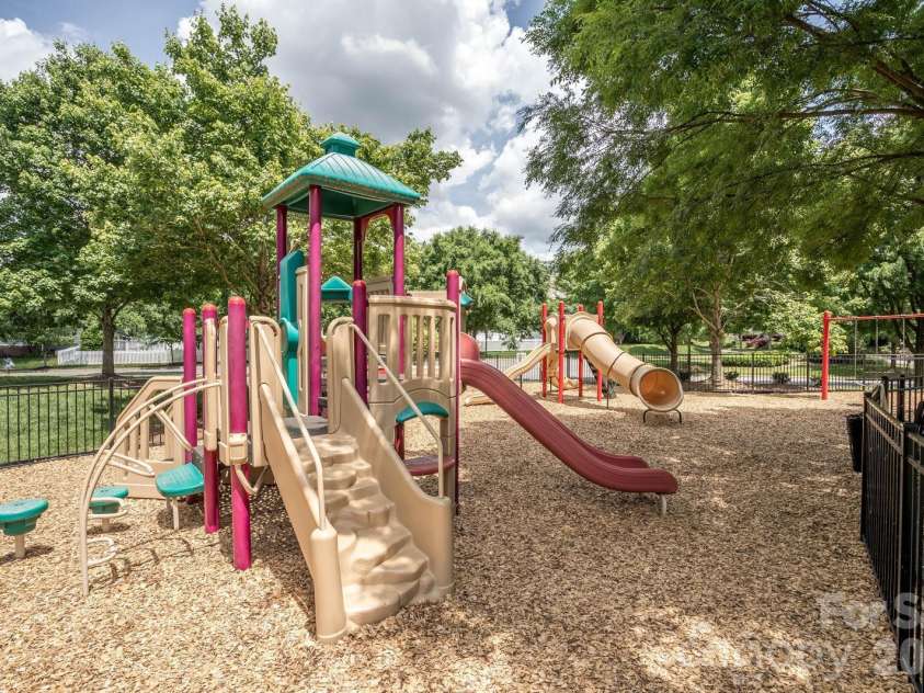 1023 White Point Drive, Huntersville, NC 28078.  MLS# CAR4380132, YatesRealty ID 26513. 