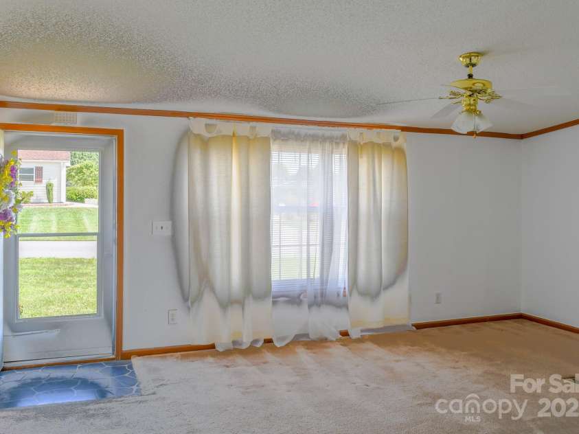 408 Riverwind Drive, Hendersonville, NC 28739.  MLS# CAR4268299, YatesRealty ID 26513. 