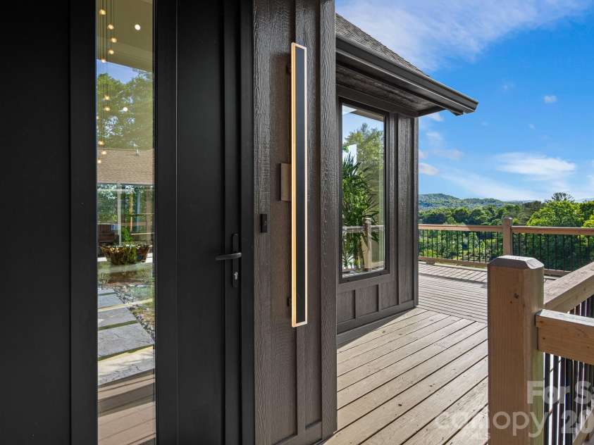 96 Crystal Lake Drive, Hendersonville, NC 28739.  MLS# CAR4383491, YatesRealty ID 26514. 