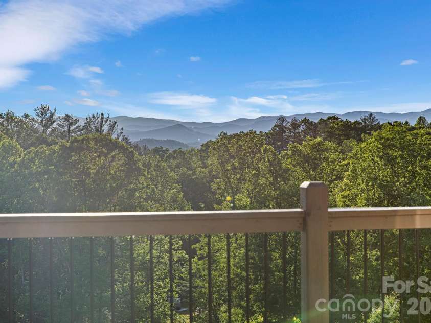 96 Crystal Lake Drive, Hendersonville, NC 28739.  MLS# CAR4383491, YatesRealty ID 26514. 