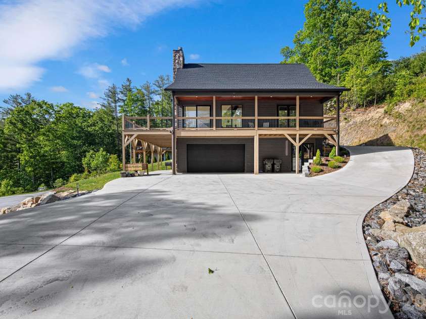 96 Crystal Lake Drive, Hendersonville, NC 28739.  MLS# CAR4383491, YatesRealty ID 26514. Multiple parking
