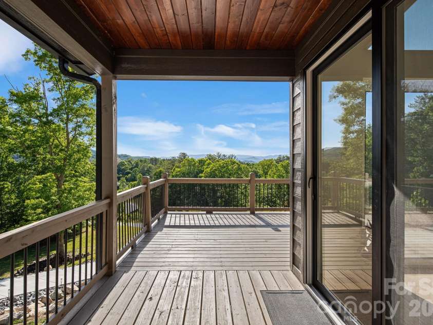 96 Crystal Lake Drive, Hendersonville, NC 28739.  MLS# CAR4383491, YatesRealty ID 26514. Primary suit access to deck
