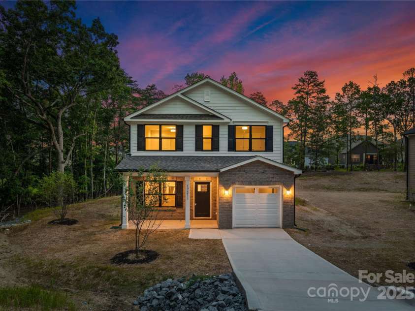6227 Rockwell Boulevard, Charlotte, NC 28269.  MLS# CAR4279110, YatesRealty ID 26515. Representation