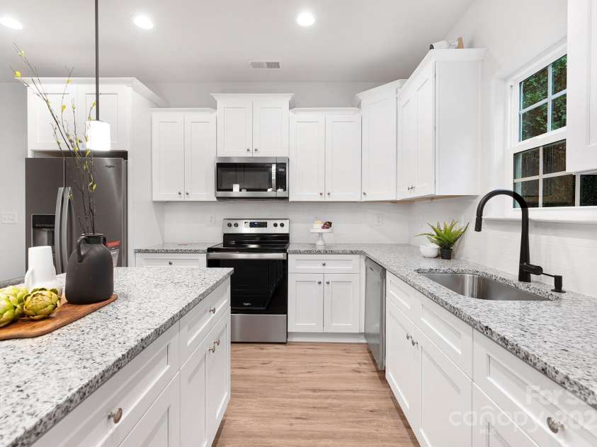 6227 Rockwell Boulevard, Charlotte, NC 28269.  MLS# CAR4279110, YatesRealty ID 26515. Representation