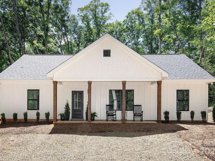 676 Chapel Hill Drive, Troy, NC 27371.  MLS# CAR4242264, YatesRealty ID 26516. 