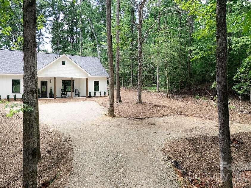 676 Chapel Hill Drive, Troy, NC 27371.  MLS# CAR4242264, YatesRealty ID 26516. 