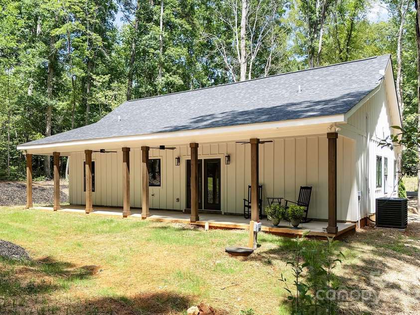 676 Chapel Hill Drive, Troy, NC 27371.  MLS# CAR4242264, YatesRealty ID 26516. 