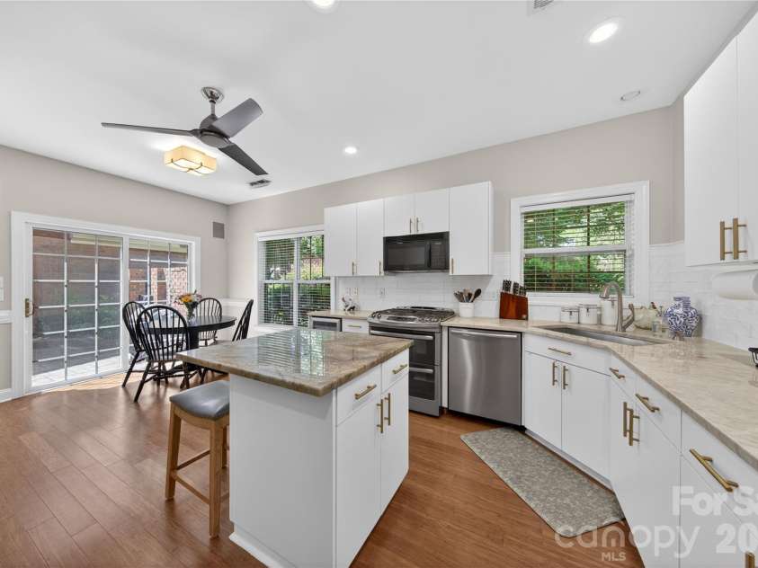9024 Bonnie Briar Circle, Charlotte, NC 28277.  MLS# CAR4383009, YatesRealty ID 26516. 