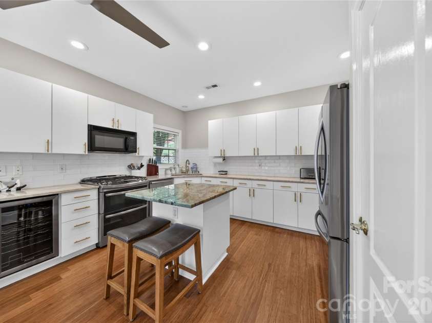 9024 Bonnie Briar Circle, Charlotte, NC 28277.  MLS# CAR4383009, YatesRealty ID 26516. 