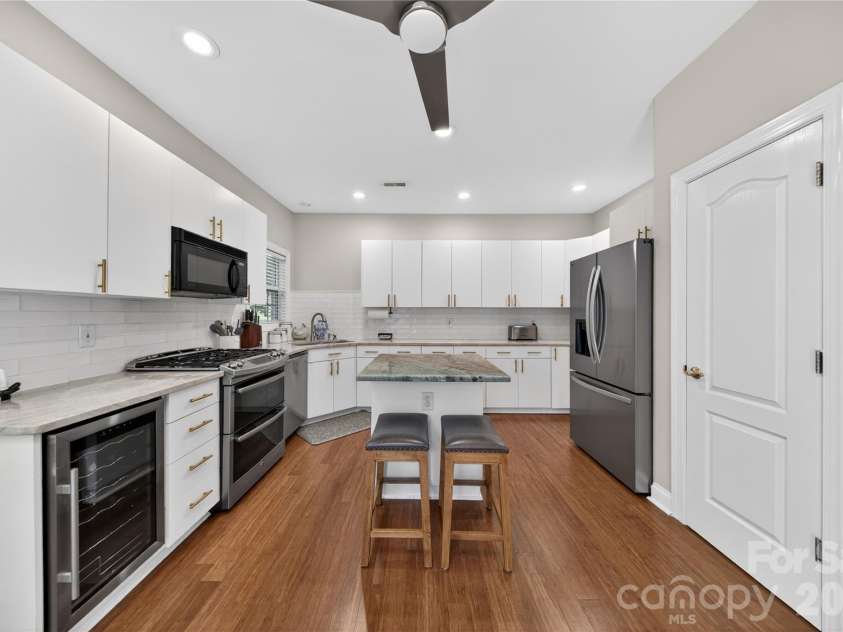 9024 Bonnie Briar Circle, Charlotte, NC 28277.  MLS# CAR4383009, YatesRealty ID 26516. 