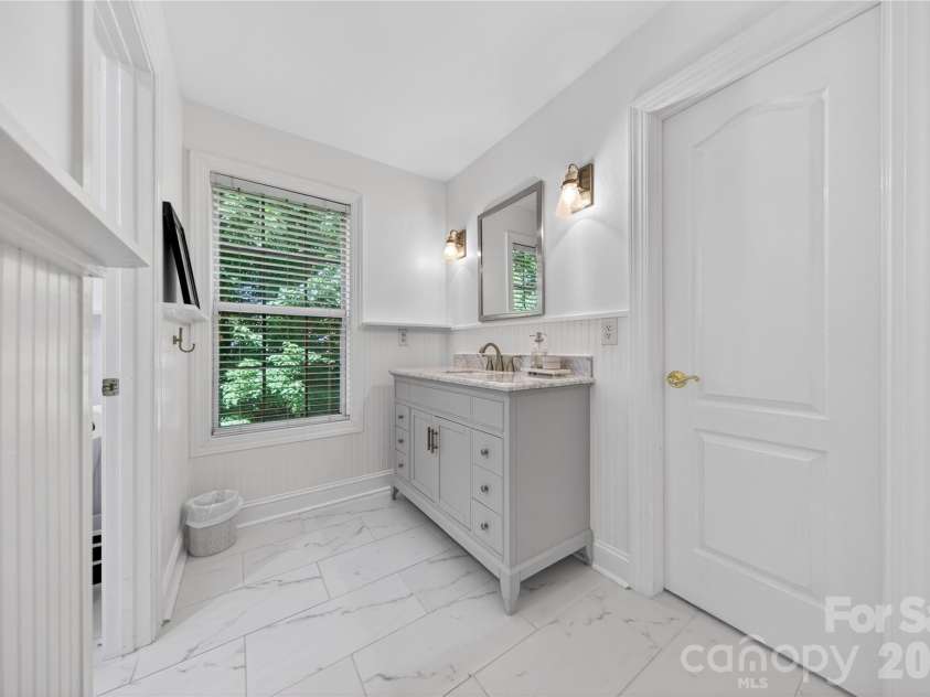 9024 Bonnie Briar Circle, Charlotte, NC 28277.  MLS# CAR4383009, YatesRealty ID 26516. 