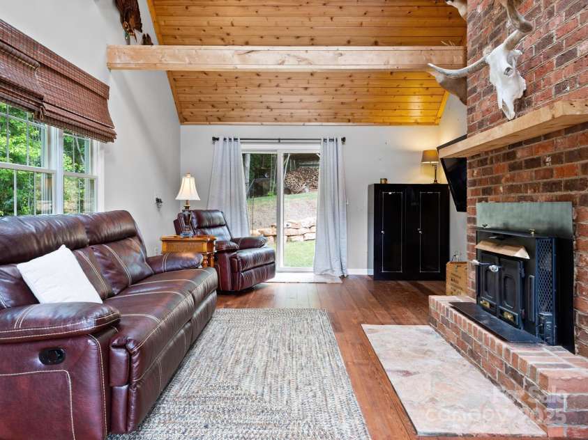 3 Neighborly Drive, Candler, NC 28715.  MLS# CAR4279454, YatesRealty ID 26517. Den