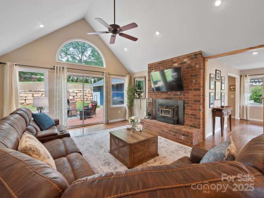 3 Neighborly Drive, Candler, NC 28715.  MLS# CAR4279454, YatesRealty ID 26517. Living Room