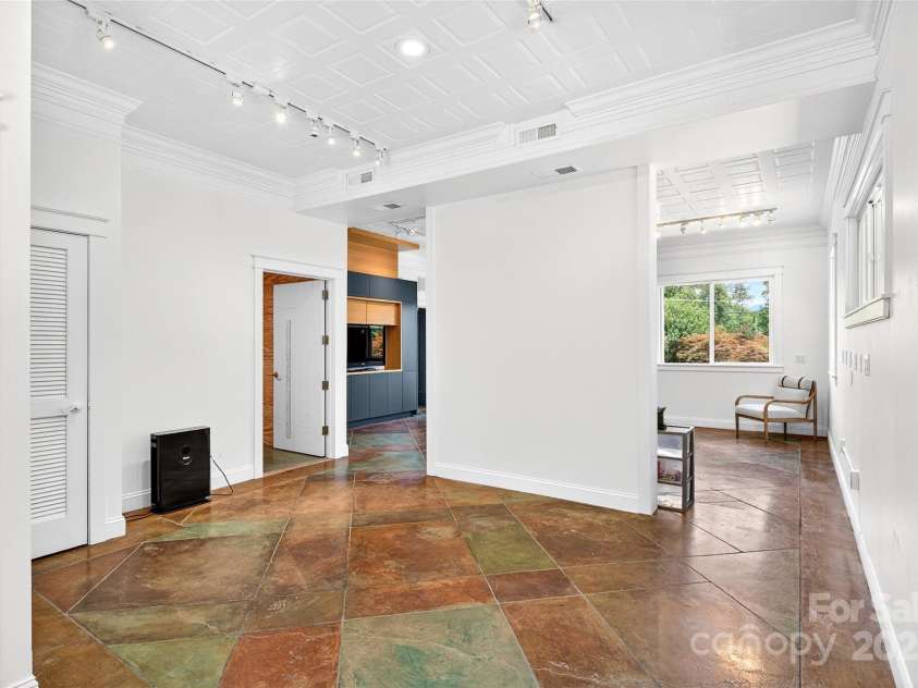 626 Old Lytle Cove Road, Swannanoa, NC 28778.  MLS# CAR4276600, YatesRealty ID 26518. 