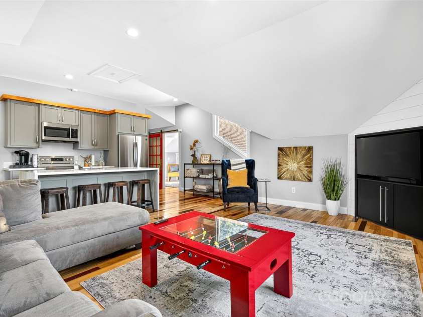 626 Old Lytle Cove Road, Swannanoa, NC 28778.  MLS# CAR4276600, YatesRealty ID 26518. 