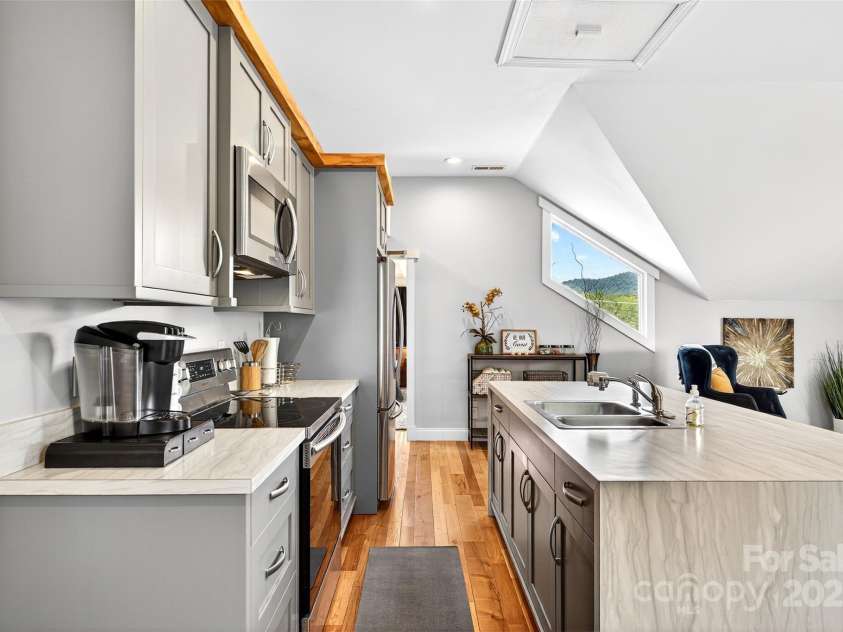 626 Old Lytle Cove Road, Swannanoa, NC 28778.  MLS# CAR4276600, YatesRealty ID 26518. 