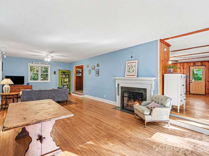 812 Saint Michaels Lane, Gastonia, NC 28052.  MLS# CAR4384333, YatesRealty ID 26518. 