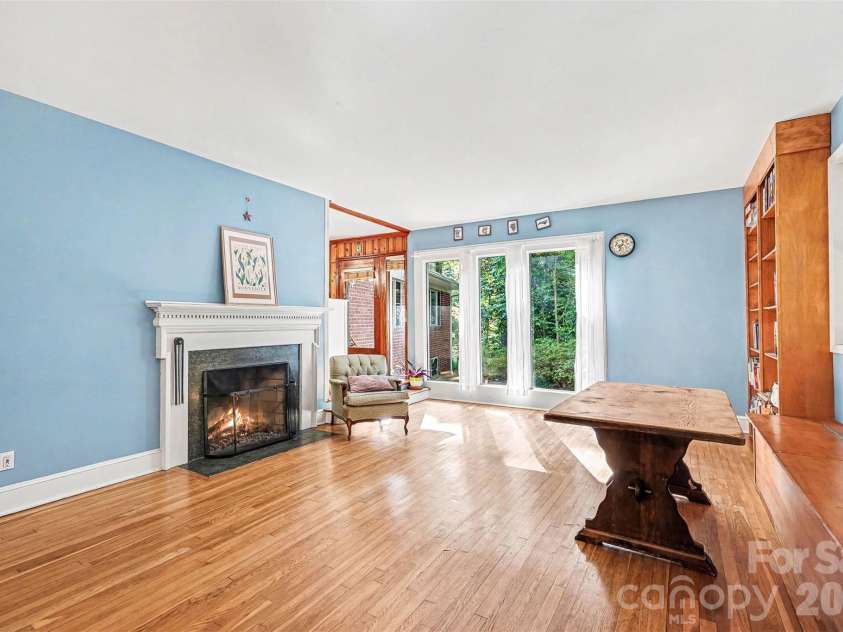 812 Saint Michaels Lane, Gastonia, NC 28052.  MLS# CAR4384333, YatesRealty ID 26518. 