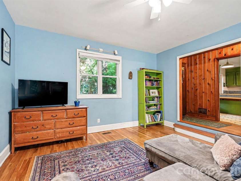 812 Saint Michaels Lane, Gastonia, NC 28052.  MLS# CAR4384333, YatesRealty ID 26518. 