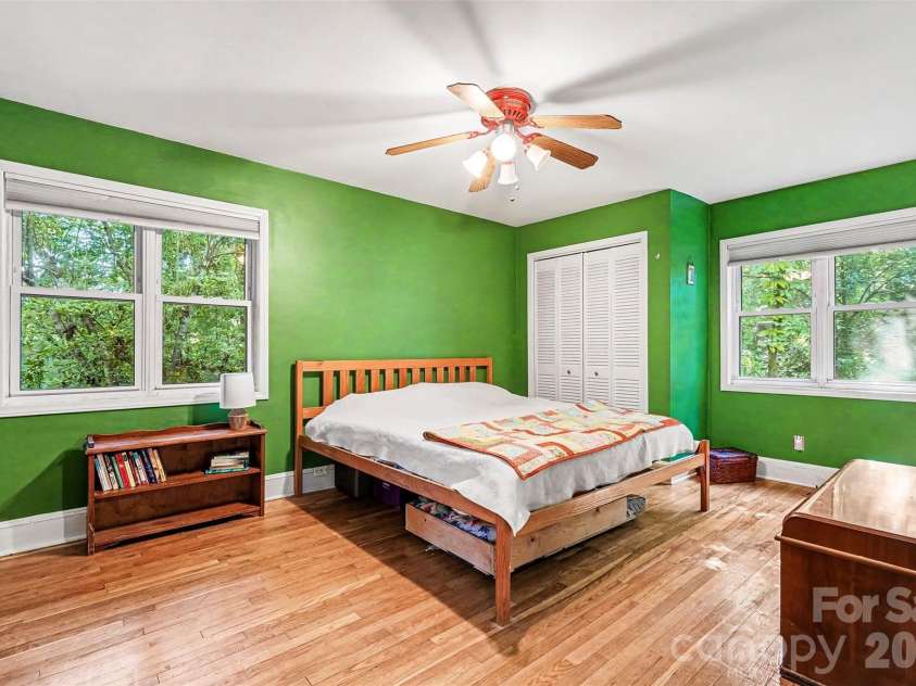 812 Saint Michaels Lane, Gastonia, NC 28052.  MLS# CAR4384333, YatesRealty ID 26518. 