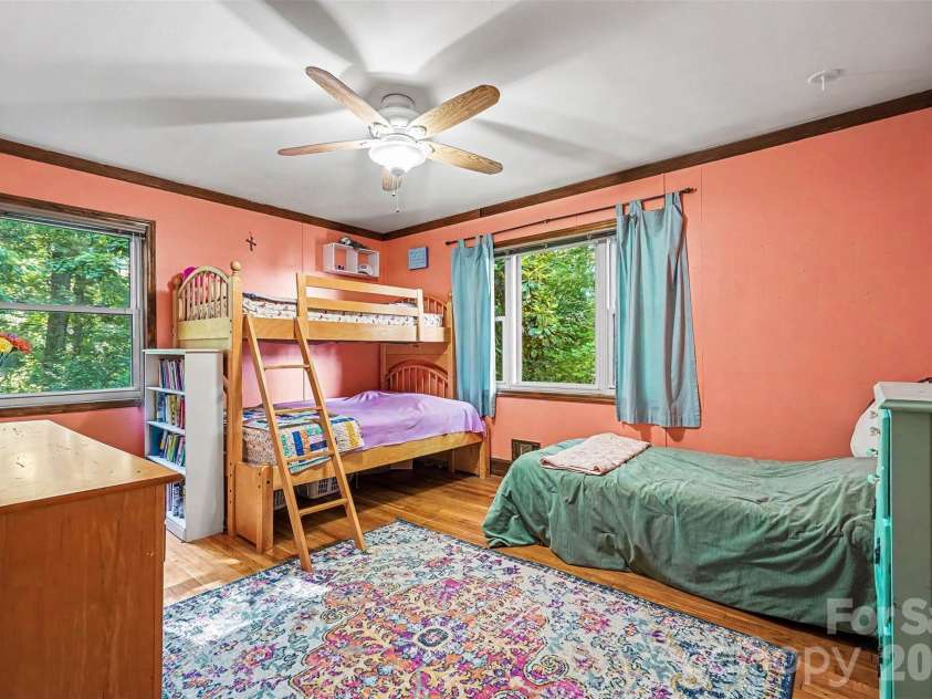 812 Saint Michaels Lane, Gastonia, NC 28052.  MLS# CAR4384333, YatesRealty ID 26518. 