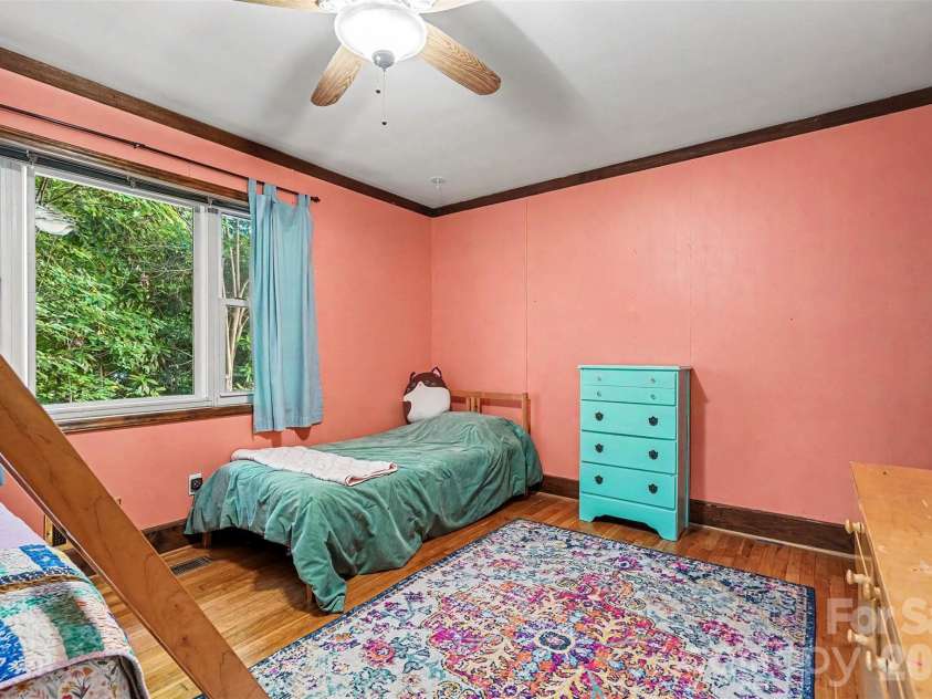 812 Saint Michaels Lane, Gastonia, NC 28052.  MLS# CAR4384333, YatesRealty ID 26518. 