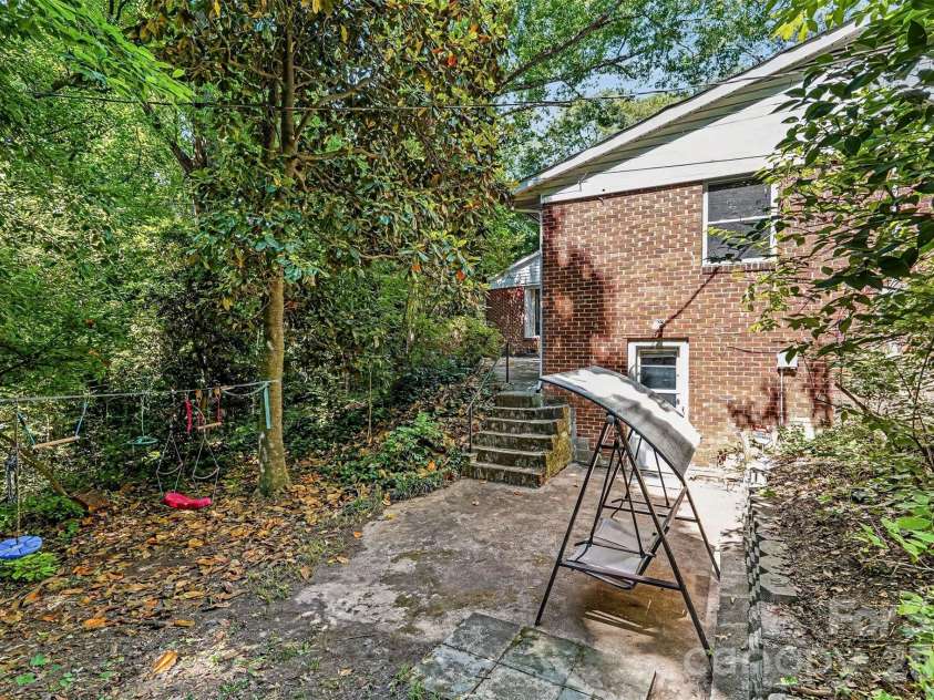 812 Saint Michaels Lane, Gastonia, NC 28052.  MLS# CAR4384333, YatesRealty ID 26518. 