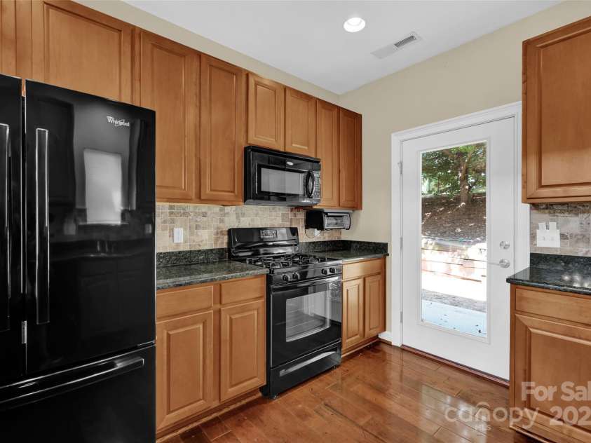 102 Coral Lane, Mooresville, NC 28117.  MLS# CAR4282698, YatesRealty ID 2652. Granite counters 