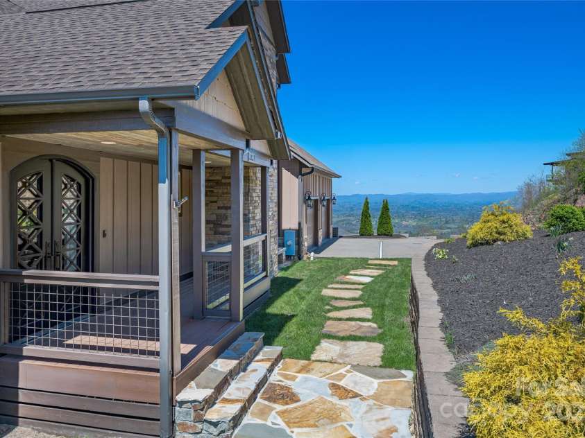 179 Serenity Ridge Trail, Asheville, NC 28804.  MLS# CAR4241868, YatesRealty ID 26520. 