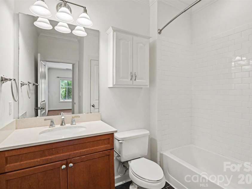 1903 Kenilworth Avenue, Charlotte, NC 28203.  MLS# CAR4406478, YatesRealty ID 26521. Primary bathroom