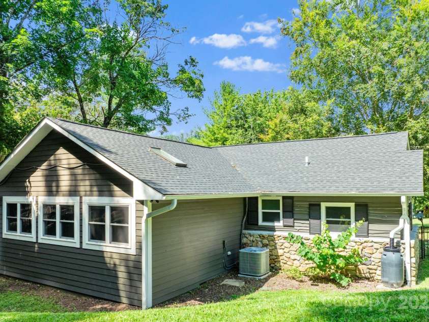11 Upland Road, Asheville, NC 28804.  MLS# CAR4276545, YatesRealty ID 26522. Back View