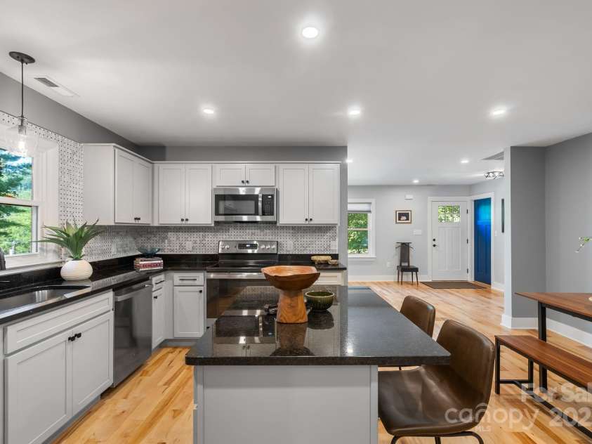 11 Upland Road, Asheville, NC 28804.  MLS# CAR4276545, YatesRealty ID 26522. Granite Kitchen Island/Breakfast Bar
