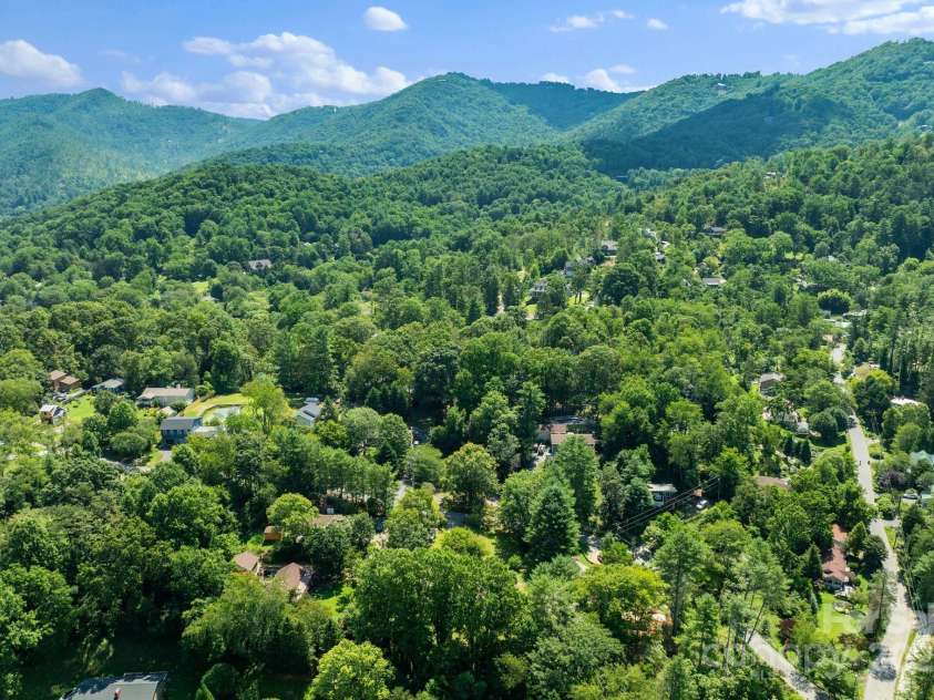 11 Upland Road, Asheville, NC 28804.  MLS# CAR4276545, YatesRealty ID 26522. Lovely Beaverdam Valley