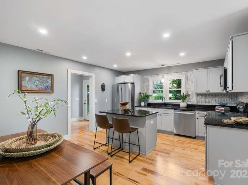 11 Upland Road, Asheville, NC 28804.  MLS# CAR4276545, YatesRealty ID 26522. Nicely Appointed KItchen