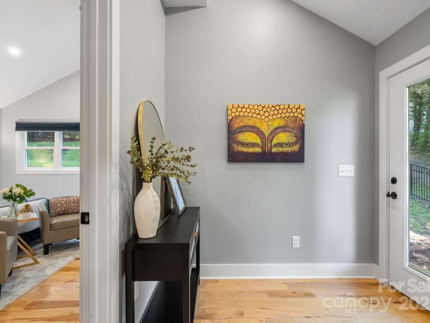 11 Upland Road, Asheville, NC 28804.  MLS# CAR4276545, YatesRealty ID 26522. Side Entrance/Mud Room off Kitchen