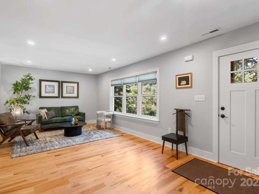 11 Upland Road, Asheville, NC 28804.  MLS# CAR4276545, YatesRealty ID 26522. Spacious and Bright Living Area