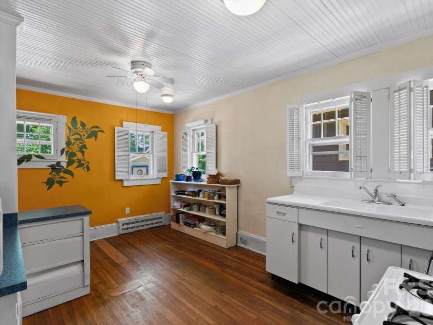 111 Norwood Avenue, Asheville, NC 28804.  MLS# CAR4384865, YatesRealty ID 26522. 