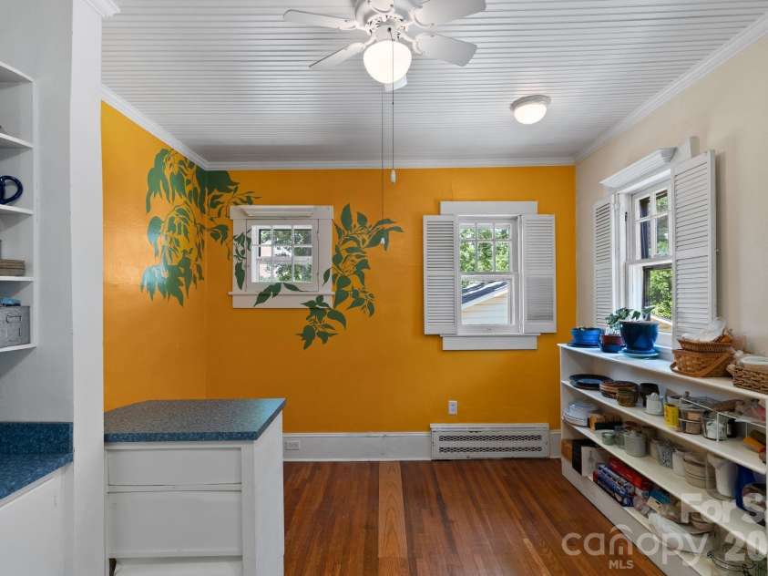 111 Norwood Avenue, Asheville, NC 28804.  MLS# CAR4384865, YatesRealty ID 26522. 