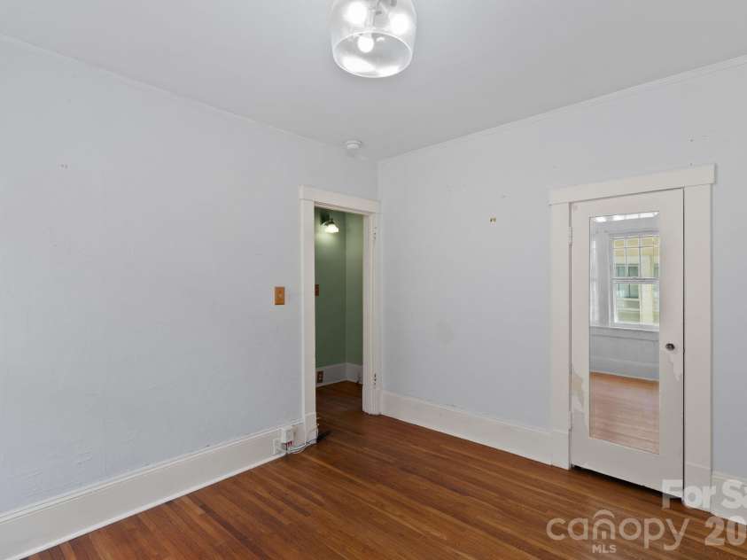 111 Norwood Avenue, Asheville, NC 28804.  MLS# CAR4384865, YatesRealty ID 26522. 