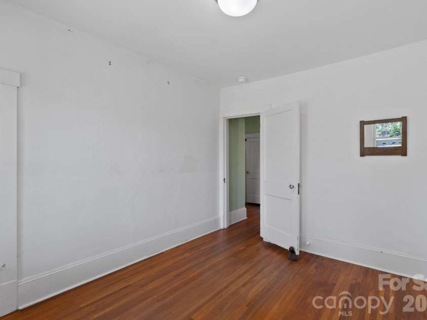 111 Norwood Avenue, Asheville, NC 28804.  MLS# CAR4384865, YatesRealty ID 26522. 
