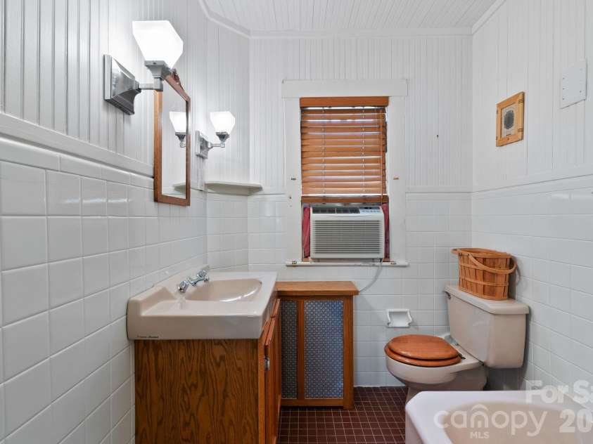 111 Norwood Avenue, Asheville, NC 28804.  MLS# CAR4384865, YatesRealty ID 26522. 