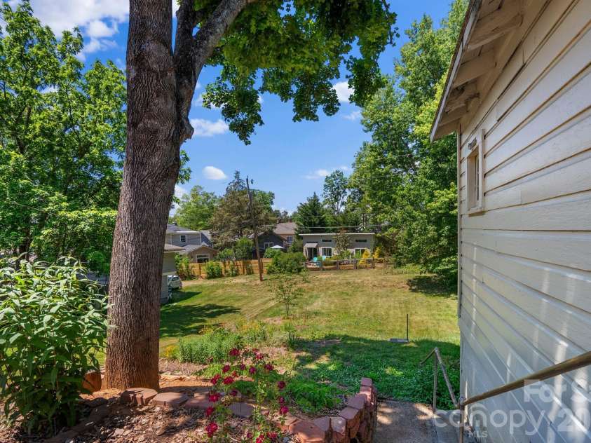 111 Norwood Avenue, Asheville, NC 28804.  MLS# CAR4384865, YatesRealty ID 26522. 