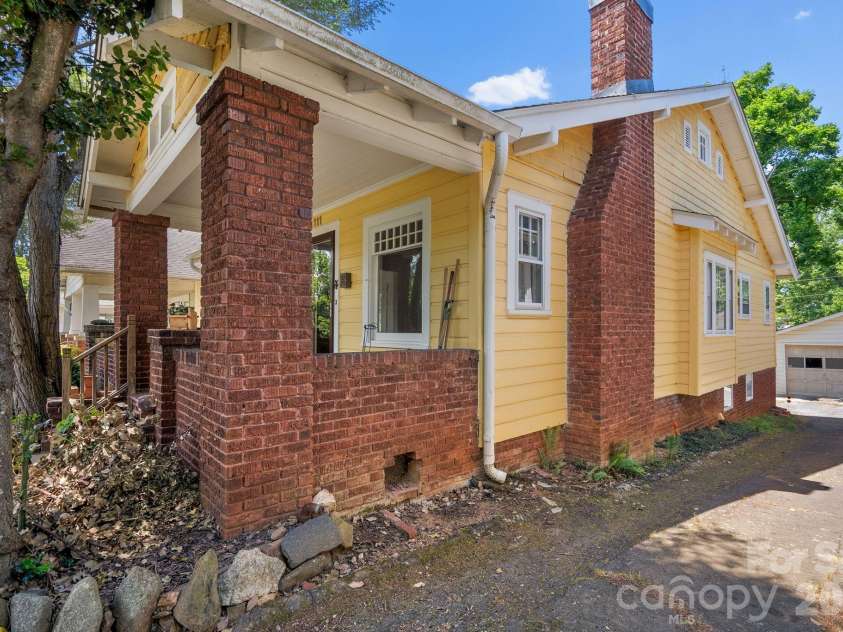 111 Norwood Avenue, Asheville, NC 28804.  MLS# CAR4384865, YatesRealty ID 26522. 
