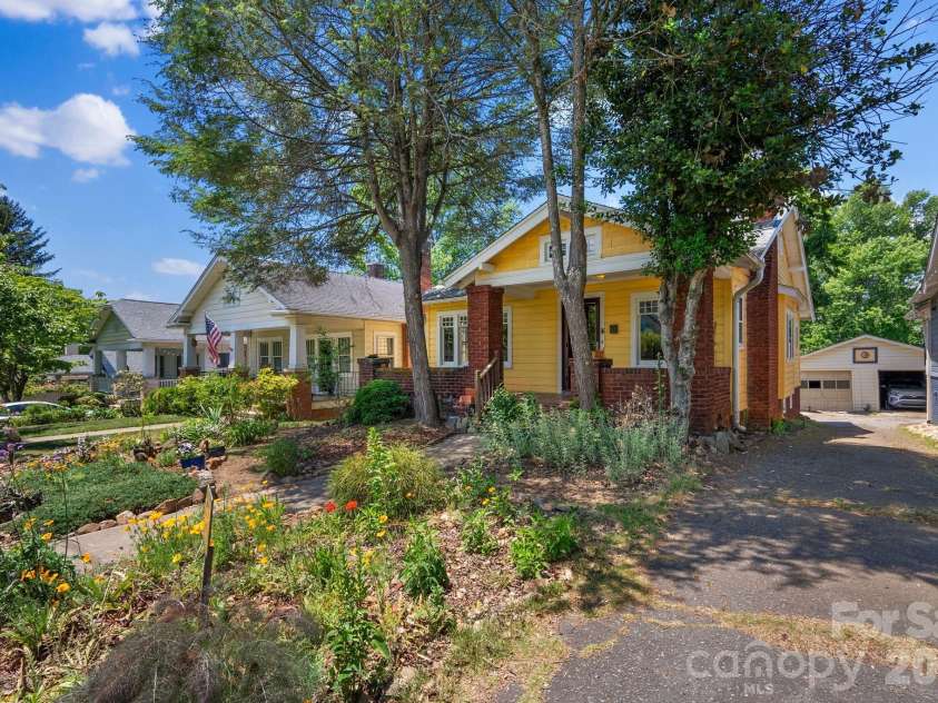 111 Norwood Avenue, Asheville, NC 28804.  MLS# CAR4384865, YatesRealty ID 26522. 