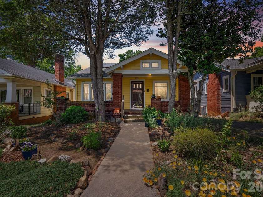 111 Norwood Avenue, Asheville, NC 28804.  MLS# CAR4384865, YatesRealty ID 26522. 