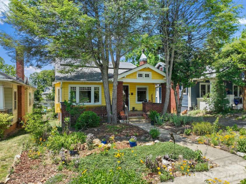 111 Norwood Avenue, Asheville, NC 28804.  MLS# CAR4384865, YatesRealty ID 26522. 