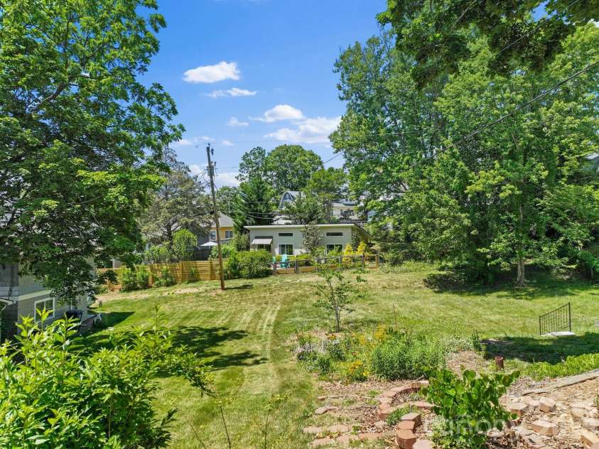 111 Norwood Avenue, Asheville, NC 28804.  MLS# CAR4384865, YatesRealty ID 26522. 