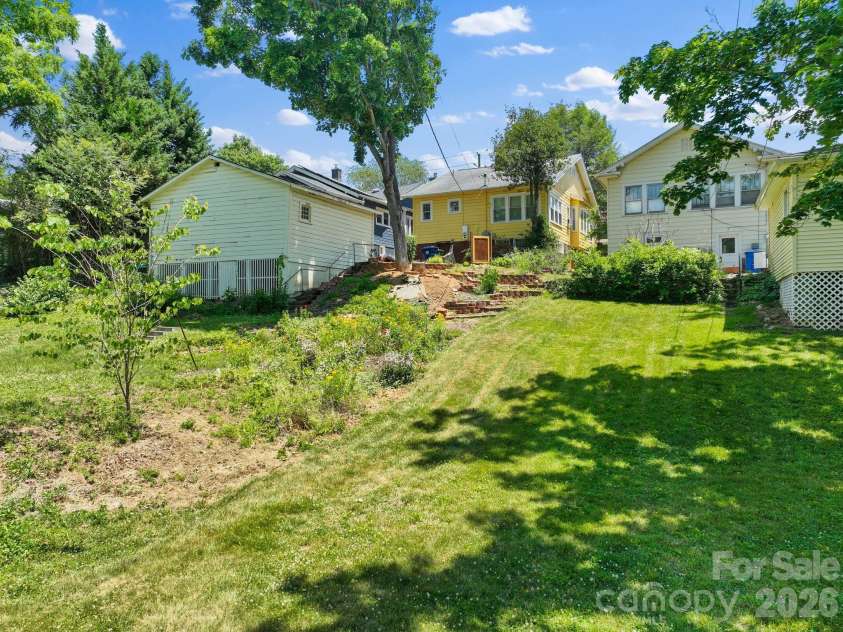 111 Norwood Avenue, Asheville, NC 28804.  MLS# CAR4384865, YatesRealty ID 26522. 
