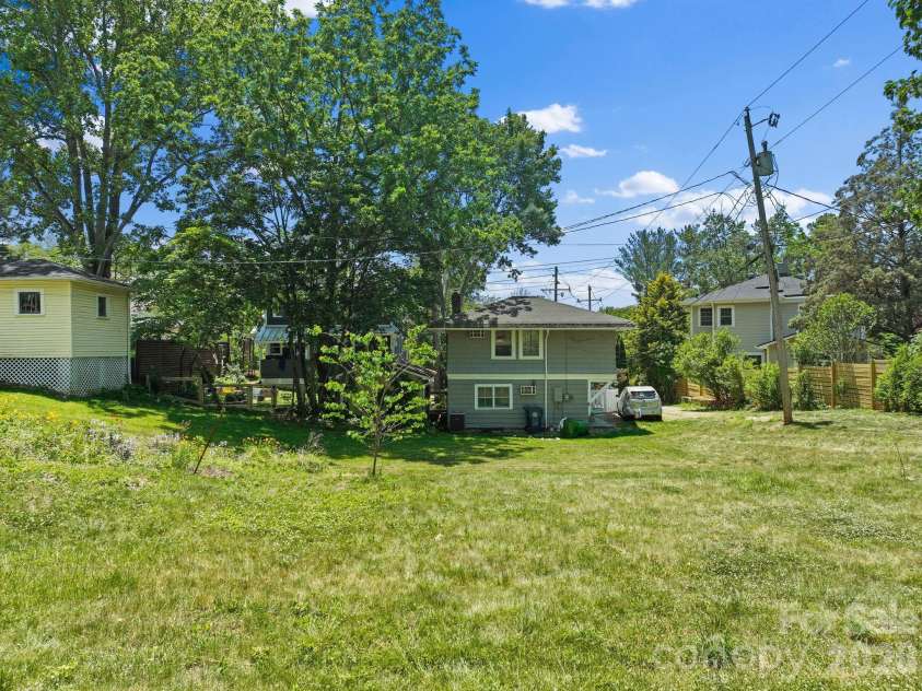 111 Norwood Avenue, Asheville, NC 28804.  MLS# CAR4384865, YatesRealty ID 26522. 