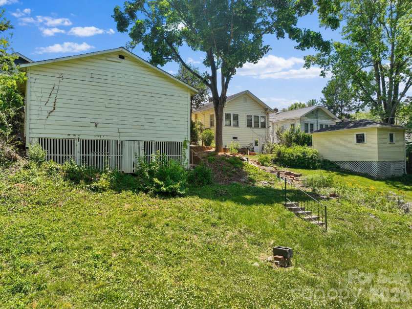 111 Norwood Avenue, Asheville, NC 28804.  MLS# CAR4384865, YatesRealty ID 26522. 